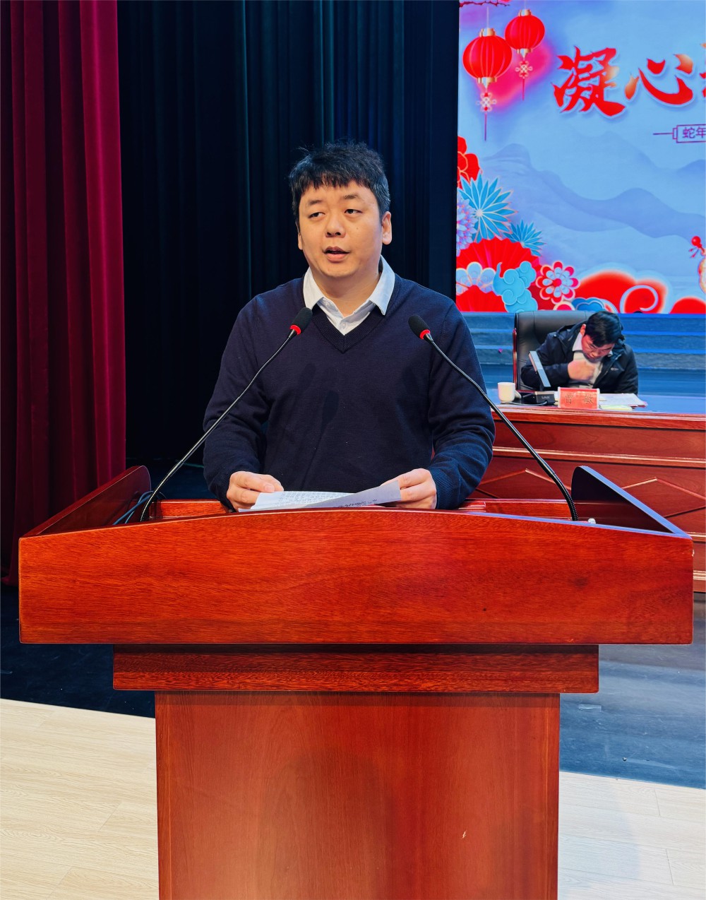 优秀员工代表发言.jpg